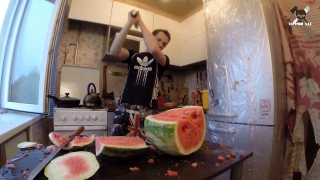 АРБУЗНЫЙ ФРЕШ | 52 КИЛОГРАММА АРБУЗОВ | Как сделать арбузный сок | DIY смотреть онлайн