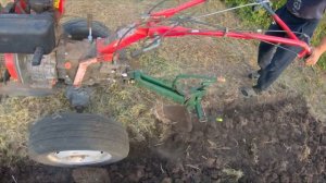 Испытание в пахоте необычный плуг ПЦ-1-18 на разных грунтах