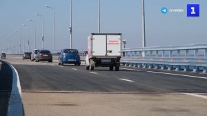 Движение по всем полосам Крымского моста открыли раньше срока