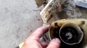 SKODA ROOMSTER 1.2 HOW TO CHANGE FUEL PUMP AND FUEL FILTER