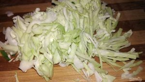 Салат из молодой капусты Весенний