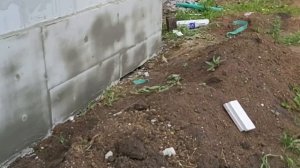 утепляем цоколь у фундамента дома, и штукатурим его что бы защитить от солнечных лучей