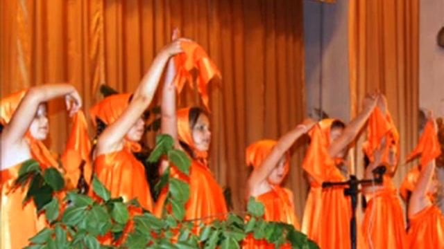 В Белов СКАЗКА О РОДНИЧКЕ. Творческий дуэт "РАПСОДИЯ". смотреть онлайн