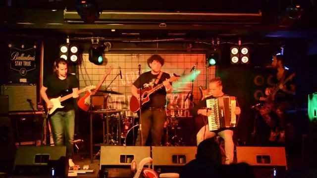 Вперше Чую "Suzuki бандит 400" смотреть онлайн