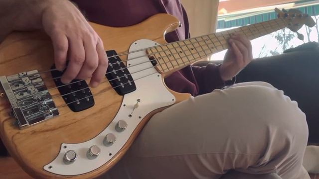 FENDER Dimension Bass American Deluxe V HH смотреть онлайн