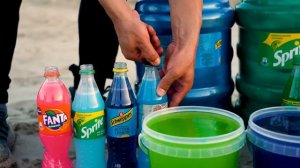 Big Balloons of Fanta & Pepsi, Giant Coca Cola, Schweppes, Sprite, Mirinda vs Mentos Underground