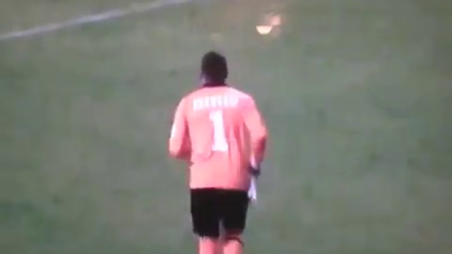 Судья забыл дождаться вратаря сборной Македонии (10/09/13) смотреть онлайн