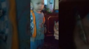 Электронная сигарета. Малыш заставляет крестного курить)