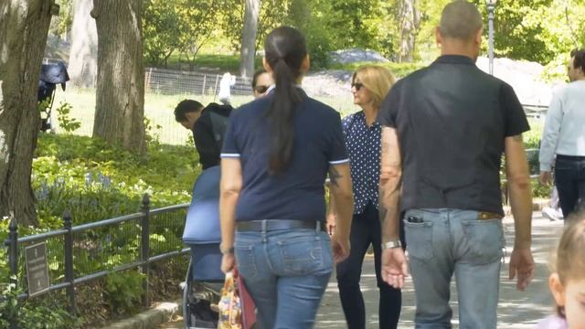 LONG FARTS in Central Park! Wet Fart Prank! смотреть онлайн