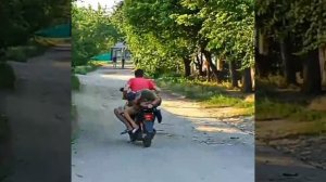 ☢️Креосан жестко гоняет на скутере. Заправляет его одеколоном. ????