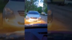 как выехать с параллельной парковки и не зацепить соседнее авто