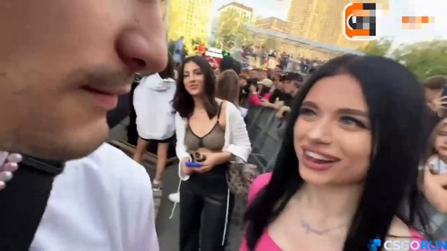 Ярик подкатывает к девушке Пинка смотреть онлайн