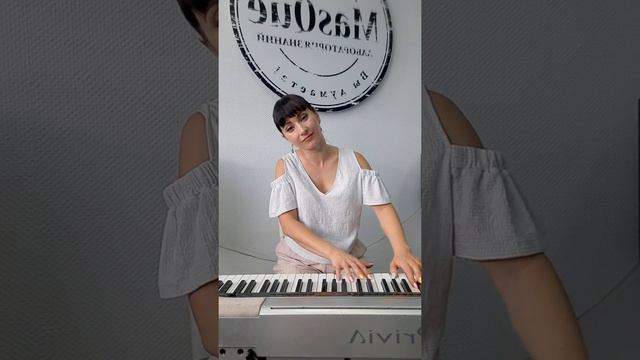 Упражнение 1.1 "Трель губами" для начинающих (дети, девушки). Диапазон до первой окт-ми второй. смотреть онлайн