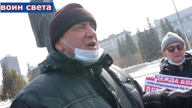 Ветеран Великой Отечественной войны на протесте