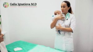 Как брать на ручки новорожденного, пока он не держит голову