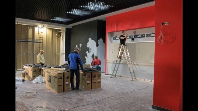 ЛОНДОН МОЛЛ роспись стены, силуэты фигур, несколько часов до открытия смотреть онлайн