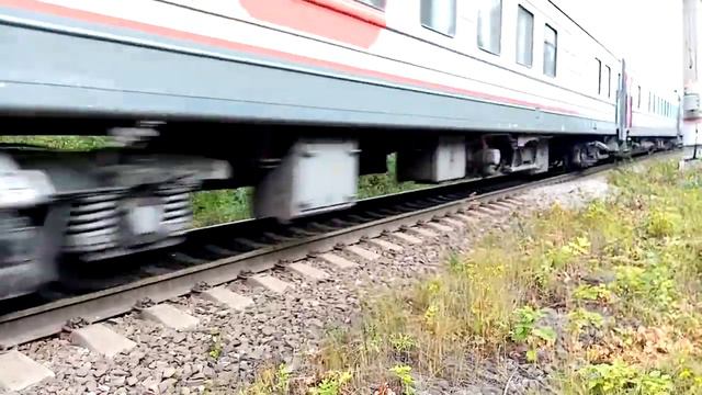 ЭЛЕКТРОВОЗ ЭП1 - 122 С ПАССАЖИРСКИМ ПОЕЗДОМ АДЛЕР - МУРМАНСК НА СТ НАДВОИЦЫ. смотреть онлайн