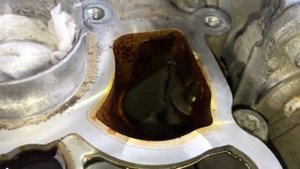 Skoda Octavia A5 осмотр под маслоотделителем