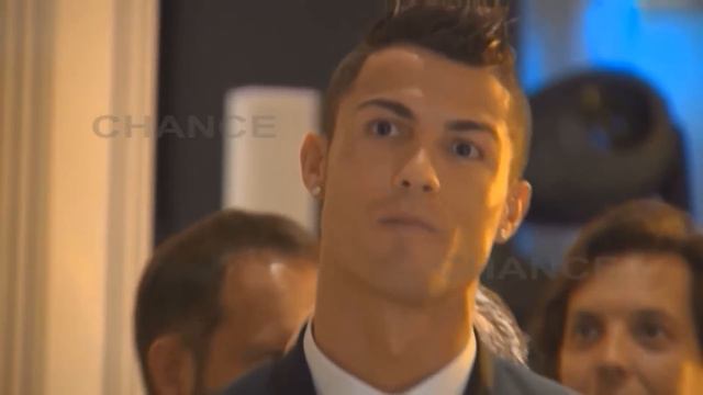 La tensa salida de Cristiano, su novia y sus amigos смотреть онлайн