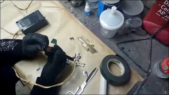 Как быстро наклеить скотч на буквы и эмблемы на авто смотреть онлайн