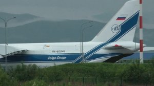 Ан-124 "Руслан"- самый большой в мире серийный транспортный самолёт. Посадка и взлёт во Владивосток