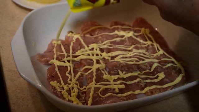 Курица с ананасом запечённая под сыром с майонезом в духовке смотреть онлайн