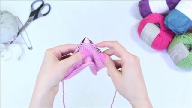 Лицевая петля из протяжки спицами