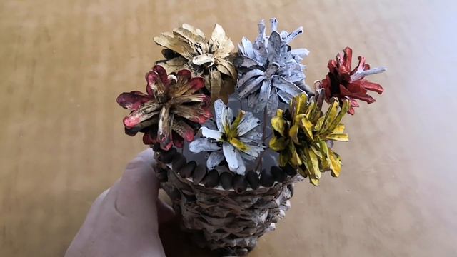 MiniDIY поделка из шишек Аришке в садик. смотреть онлайн