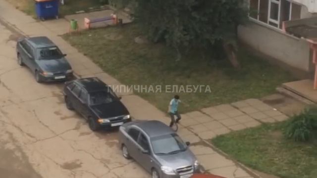 На одноколёсным велосипеде по городу) смотреть онлайн