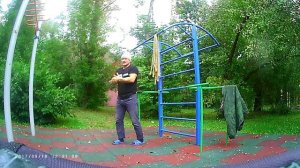 Подтягивания на одной руке, обучение с резиновым жгутом.
