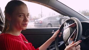 Блондинка за рулём