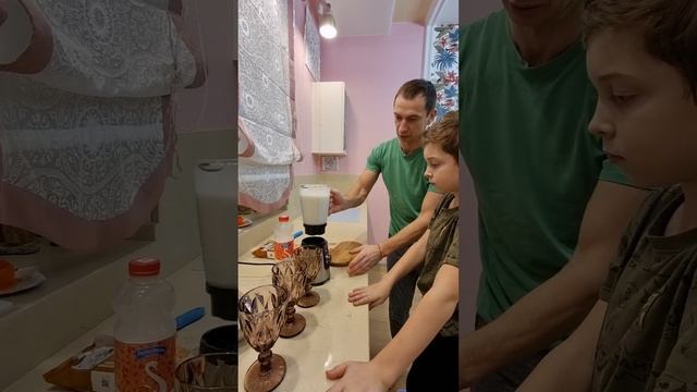 Самый вкусный молочный коктейль для детей. смотреть онлайн