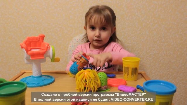 Граємо в перукарню "Crazy cuts", играем в парикмахерскую play doh "сумасшедшие прически" смотреть онлайн