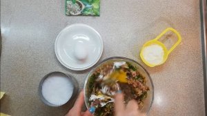 Сочные котлеты из куриных потрошков с овощами