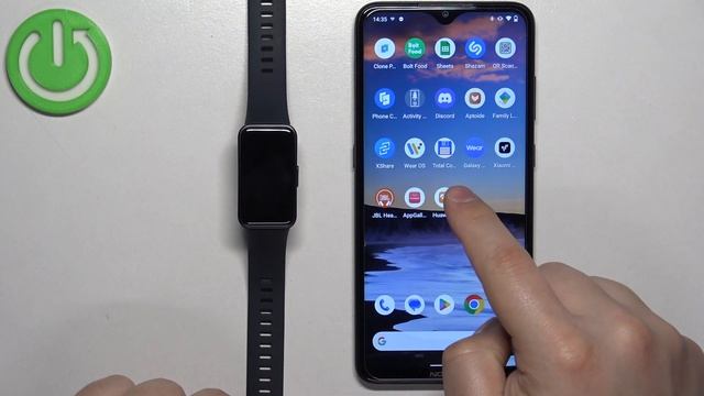 How to Change Watch Face on HUAWEI Band 8 смотреть онлайн