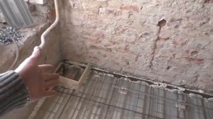 Ремонт перекрытия с деревянным наполнением. Заливка стяжки по профлисту.