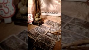 Думает ли он еще обо мне,или уже забыл меня)))
