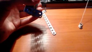 Стул из железного конструктора.