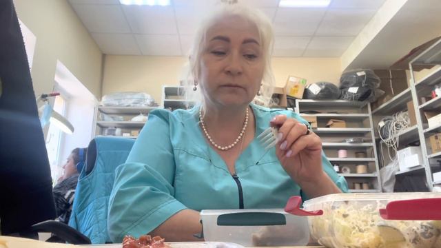 Для автолайнщиков правил нет даже на пешеходке🤬Мукбанг на работе! смотреть онлайн