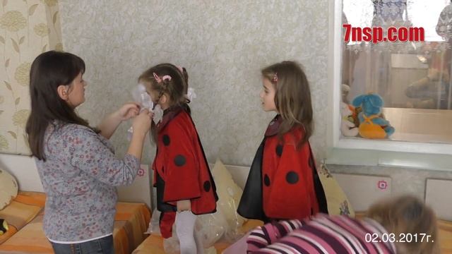 Мы одеваем костюмы божьих коровок, подготовка к празднику 8 марта смотреть онлайн