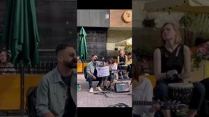 Jony поёт на улице кайфото очень