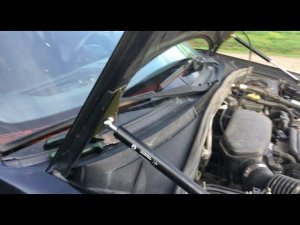 Установка газовых упоров капота - Subaru Forester SG