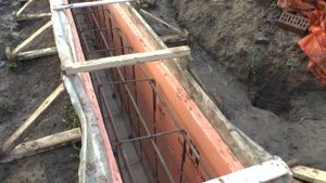 Ленточный фундамент: литьё бетона в землю + несъёмная опалубка из ЭППС (Пеноплэкс) - 7