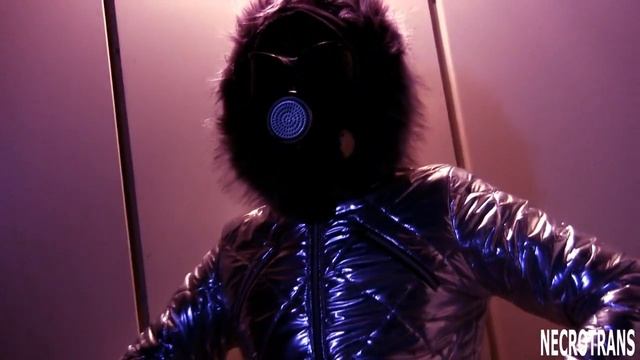 ПРОБУЕМ ДЫШАТЬ В НОВОЙ МОДИФИКАЦИИ ПРОТИВОГАЗА НТПР-5Б1. КОМБИНЕЗОН + КРАСНЫЕ ПЕРЧАТКИ + ПРОТИВОГАЗ смотреть онлайн