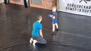 Мощный маленький боксер// мальчик боксер настоящая машина