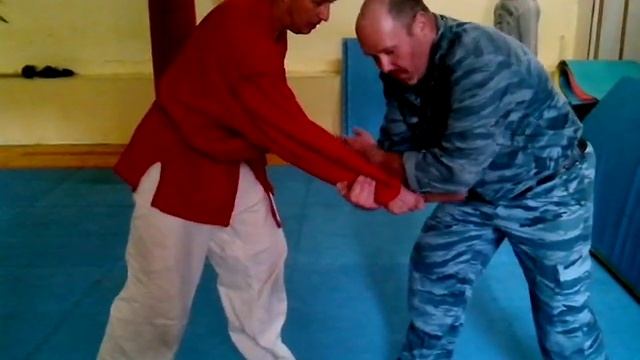 защита от серии ударов ножом смотреть онлайн