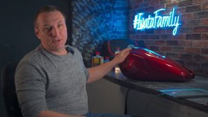 Красим мотоцикл BMW в флейки и красную кэнди краску