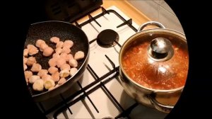 Быстрый томатный суп с фрикадельками и фасолью