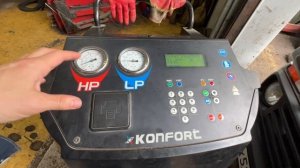 Нива Легенда 8000 км и заправил кондиционер!