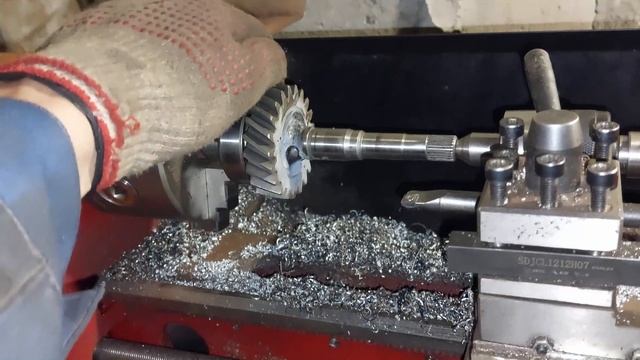 Экскаватор на Дровах! Часть 16. Крепим насос НШ-16. смотреть онлайн